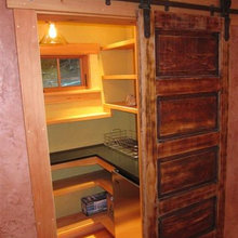 door broom / pantry