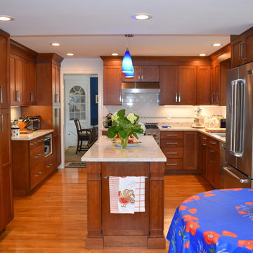 UltraCraft Shaker Kitchen in Cherry Amber with Silestone Pietra Countertops