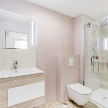 salle d'eau avec travertin