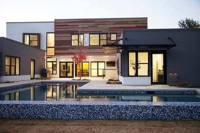 Exterior home idea in Dallas