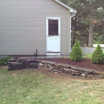 Small Stone Wall w/ Walkway
