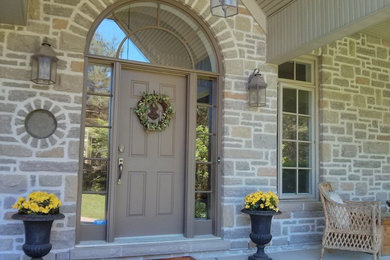 Example of a classic entryway design in Toronto