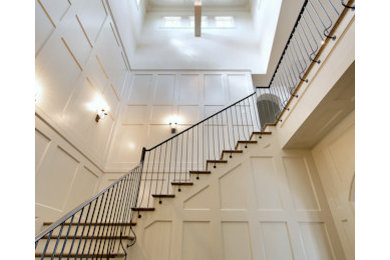 Example of an eclectic staircase design in Dallas