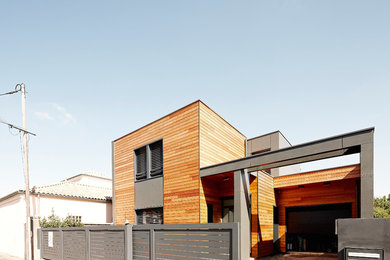 Design ideas for a contemporary home design in Bordeaux.