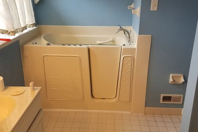 Bathroom - traditional bathroom idea in Philadelphia