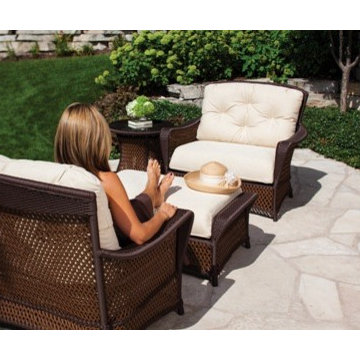 Lloyd Flanders - Grand Traverse Cuddle Chair
