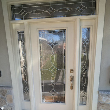 Deux 6500 White with frosted glass, two sidelights and a toplight.