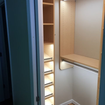 Custom Reach-In Closet in Maple