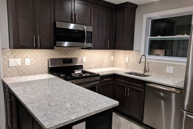 Kitchen - mid-sized contemporary kitchen idea in Boston
