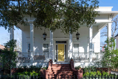 Example of a classic home design design in Houston
