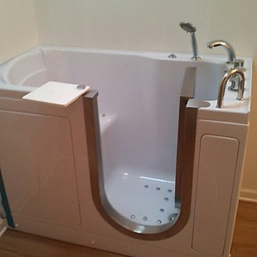Ella Bubbles Walk-In Tub