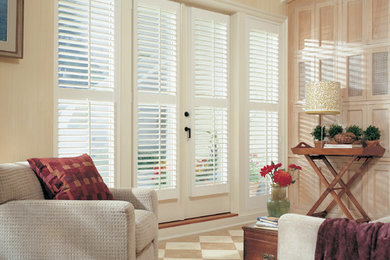 Inspiration for a timeless living room remodel in Cleveland