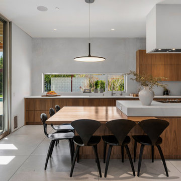 5343 Oakdale- Kitchen