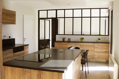 This is an example of a contemporary kitchen in Angers.
