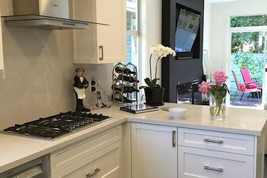 Kitchen - kitchen idea in Vancouver