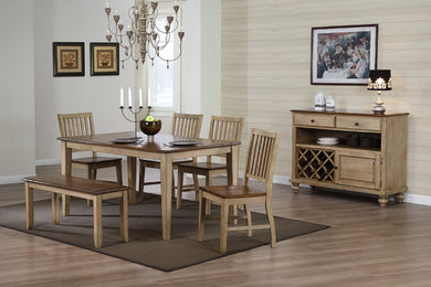 Dining room - mid-sized farmhouse dining room idea in Boston