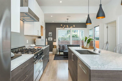 Kitchen - modern kitchen idea in San Francisco