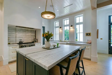 Kitchen photo in Miami