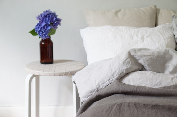 Diy: vom ikea hocker zum schicken nachttisch mit ledergeflecht