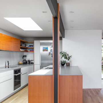A LAURELHURST MID-CENTURY FOR ILLUSTRATOR IRWIN CAPLAN