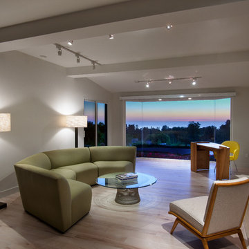 1960's Vibe with Comfort and Functionality