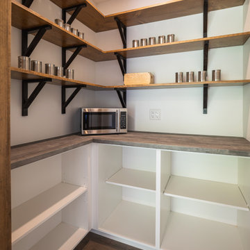 Walk-in Pantry