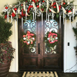 Holiday decorating - Wreaths And Garlands