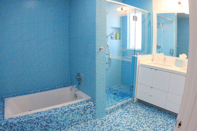 Example of a bathroom design in Los Angeles