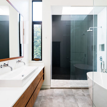 Riverdale 40H - Principal Bathroom