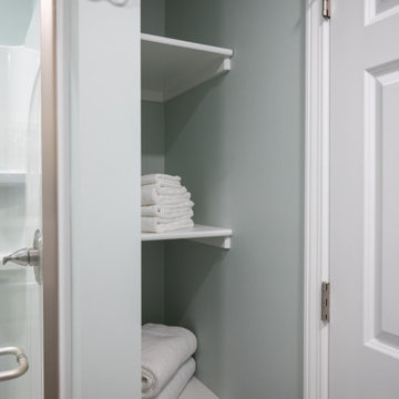 Finished Basement with Seated Bar and Bathroom in South Lyon, MI