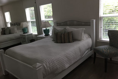 Bedroom - modern bedroom idea in Dallas