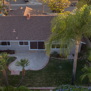 オレンジカウンティのコンテンポラリースタイルのおしゃれな住宅の外観の写真