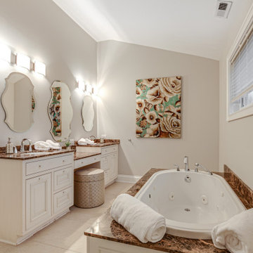 Wonderful Lake Bluff Showhome-