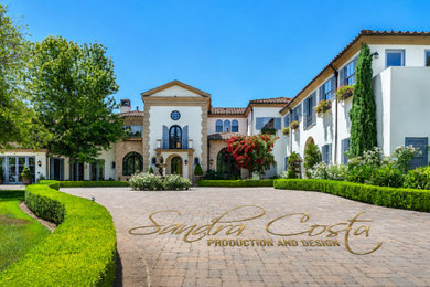 Transitional exterior home idea in Los Angeles