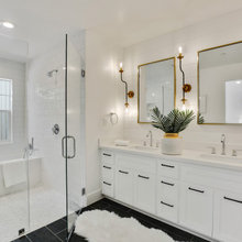 59 bathroom upstairs