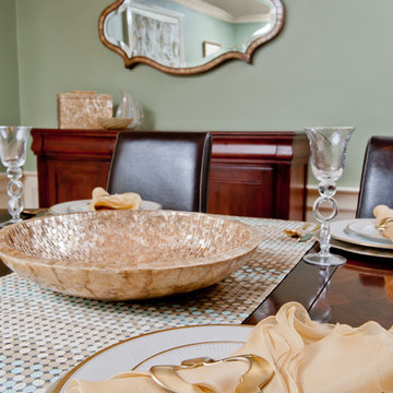 DISTINGUISHED DINING ROOM