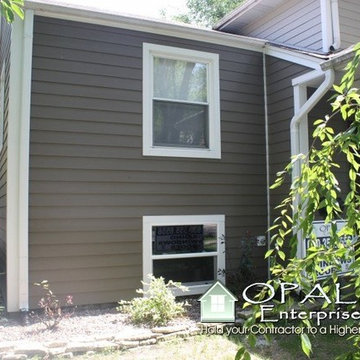 Hardie Timber Bark & Monterey Taupe Siding, Arctic White Trim in Downers Grove