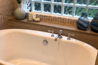 Freestanding bathtub - 1950s freestanding bathtub idea in Indianapolis