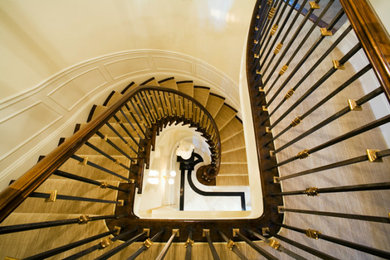 Staircase - traditional staircase idea in New York