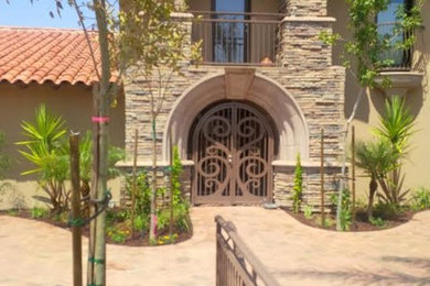 Home design - rustic home design idea in Phoenix
