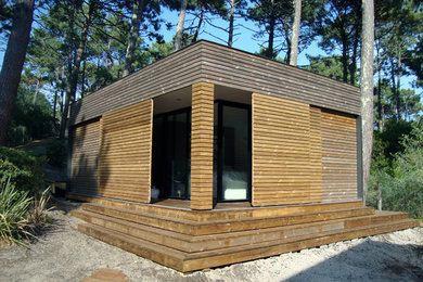 Inspiration for a contemporary shed and granny flat in Bordeaux.