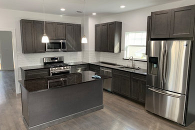 Kitchen - kitchen idea in New York