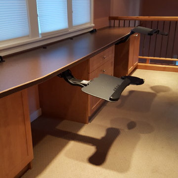 Small clean home office design