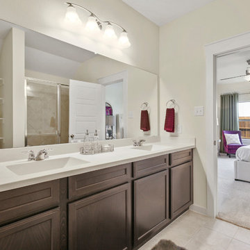 Dallas, Texas | Villages at Charleston - Landmark Driskill Owner's Bathroom