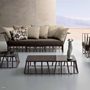 Roberti Hamptons Graphic Sofa in Coffee