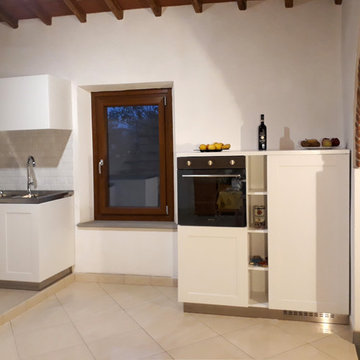Rinnovare la cucina con ante PVC - profilo Shaker, finitura legno frassino