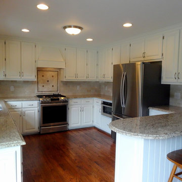 Sugar Grove // Traditional Refinished Kitchen
