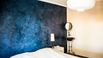 Blue marmorino wall in bedroom.