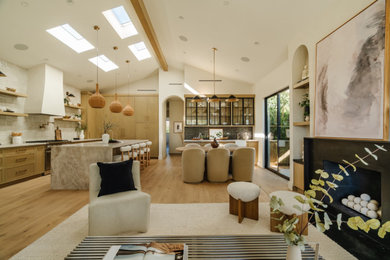Living room photo in Los Angeles