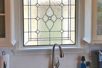 Example of a classic kitchen design in Austin